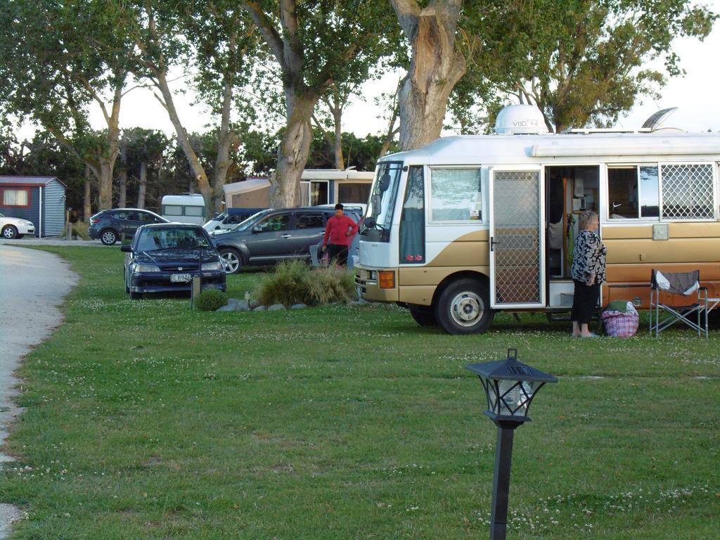 Glenavys Waitaki River Motor Camp ภายนอก รูปภาพ