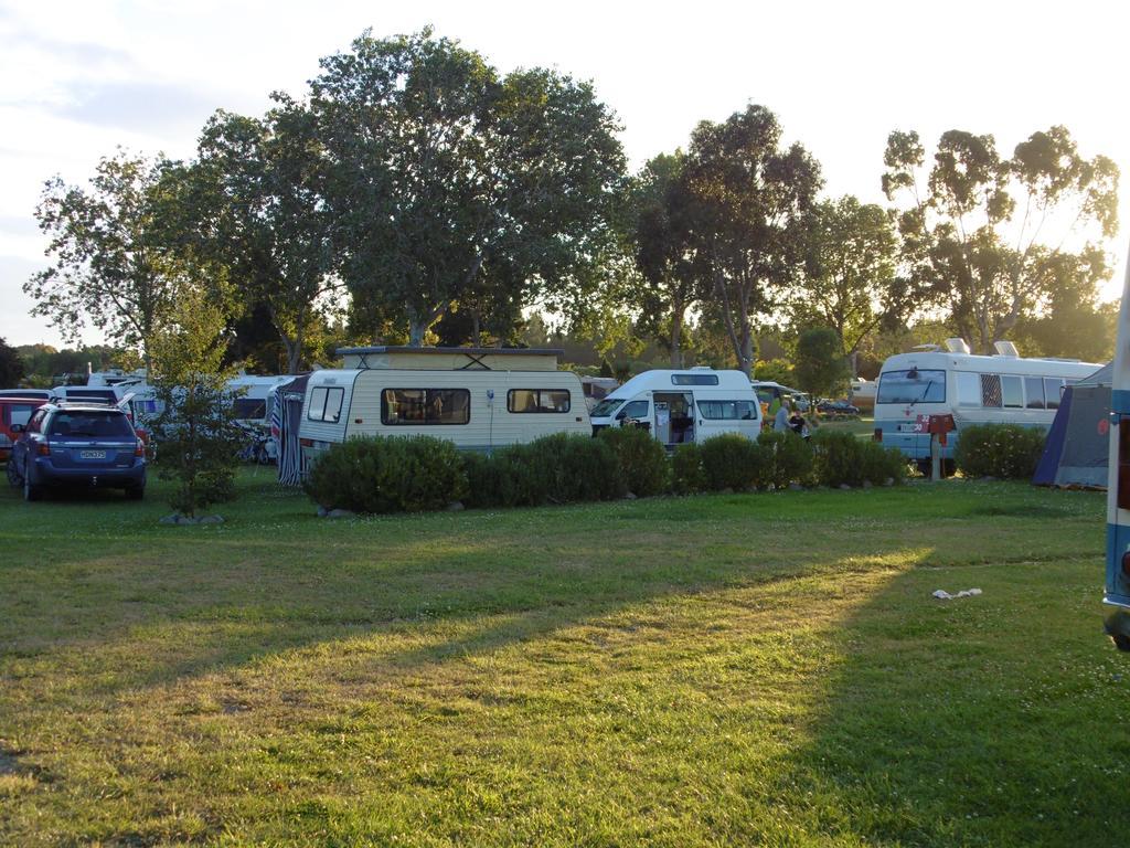 Glenavys Waitaki River Motor Camp ภายนอก รูปภาพ