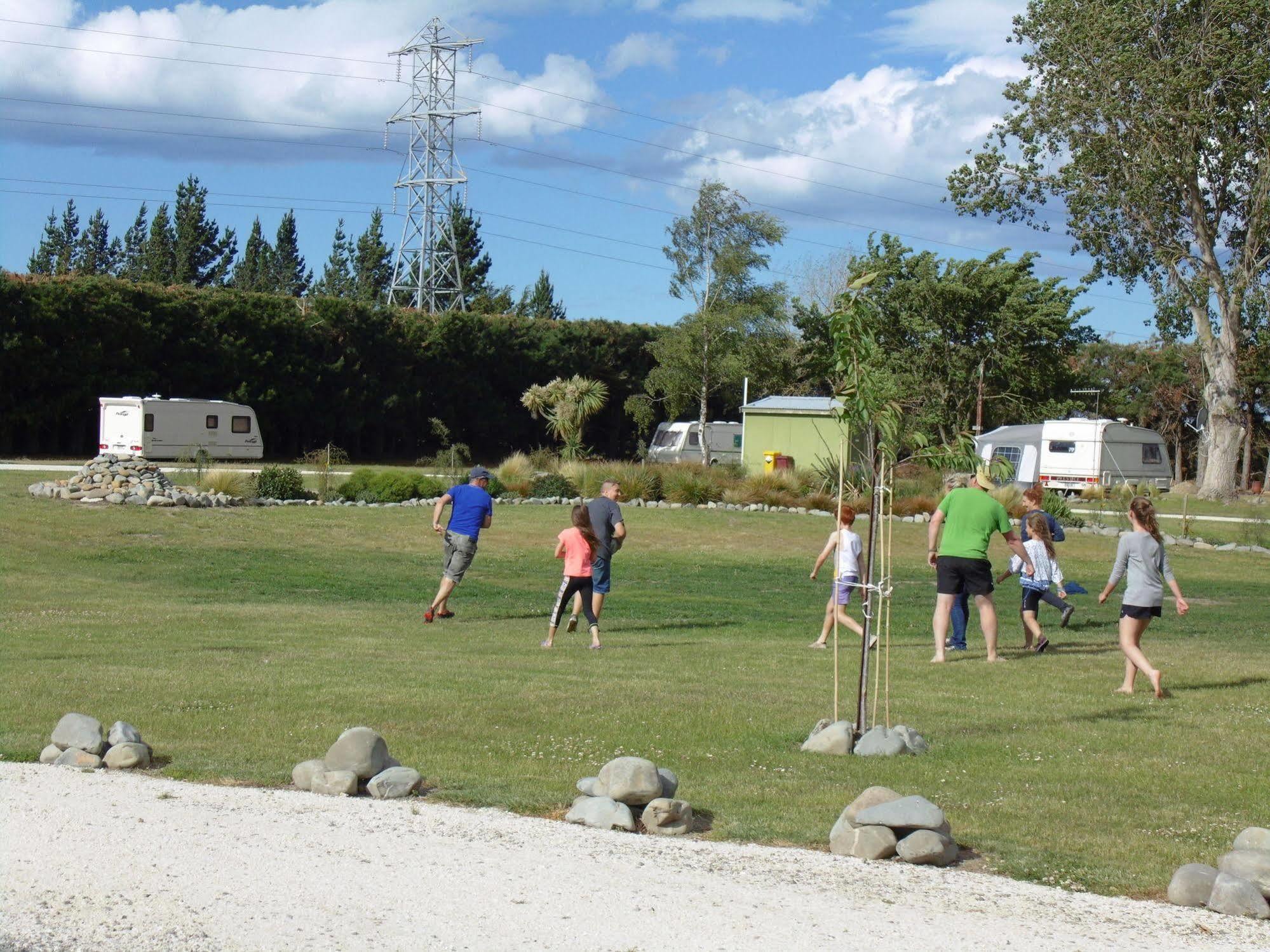 Glenavys Waitaki River Motor Camp ภายนอก รูปภาพ